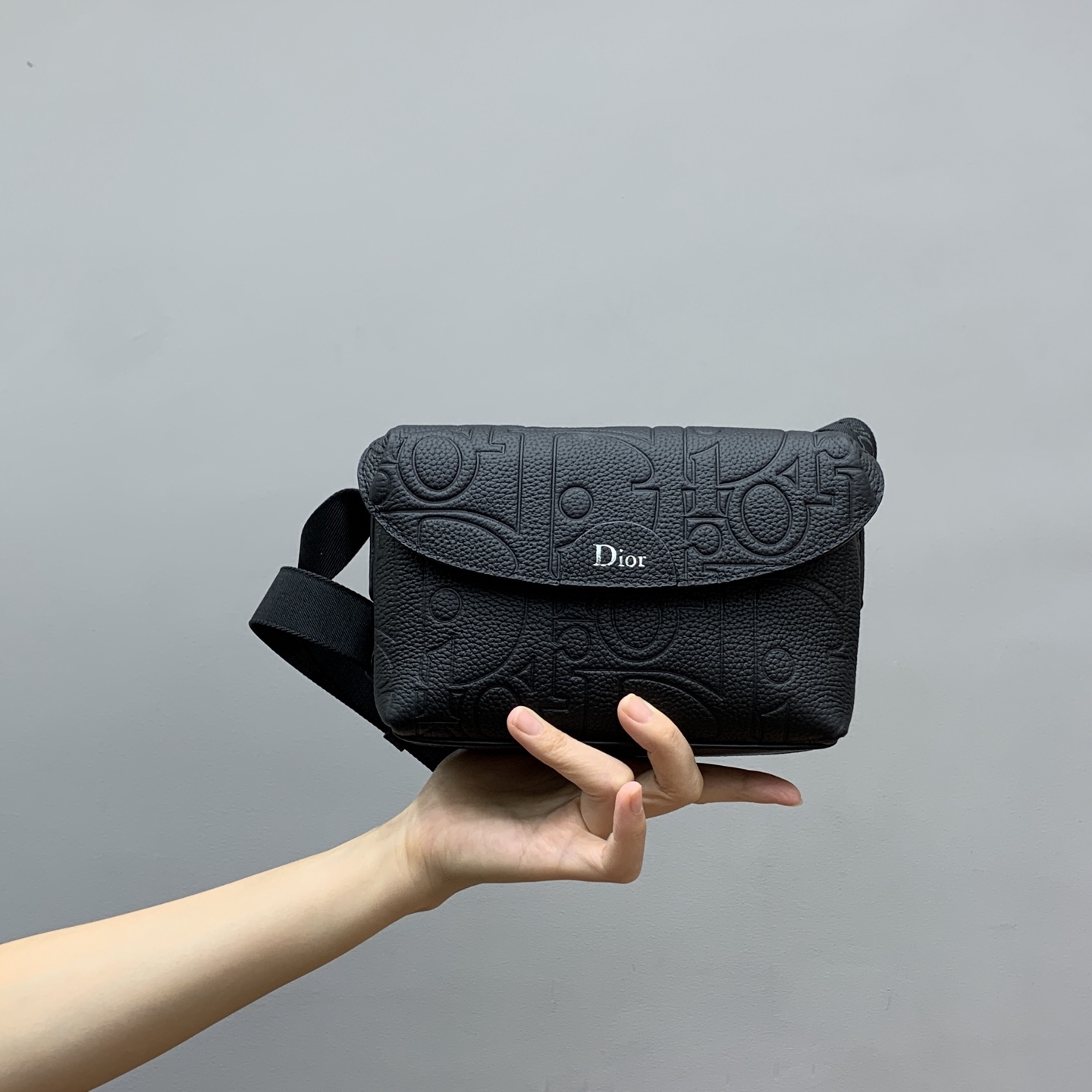 dior dior jett zipper messenger crossbody bag